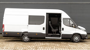 IVECO Daily 35S18A8 V VAN przewóz osób